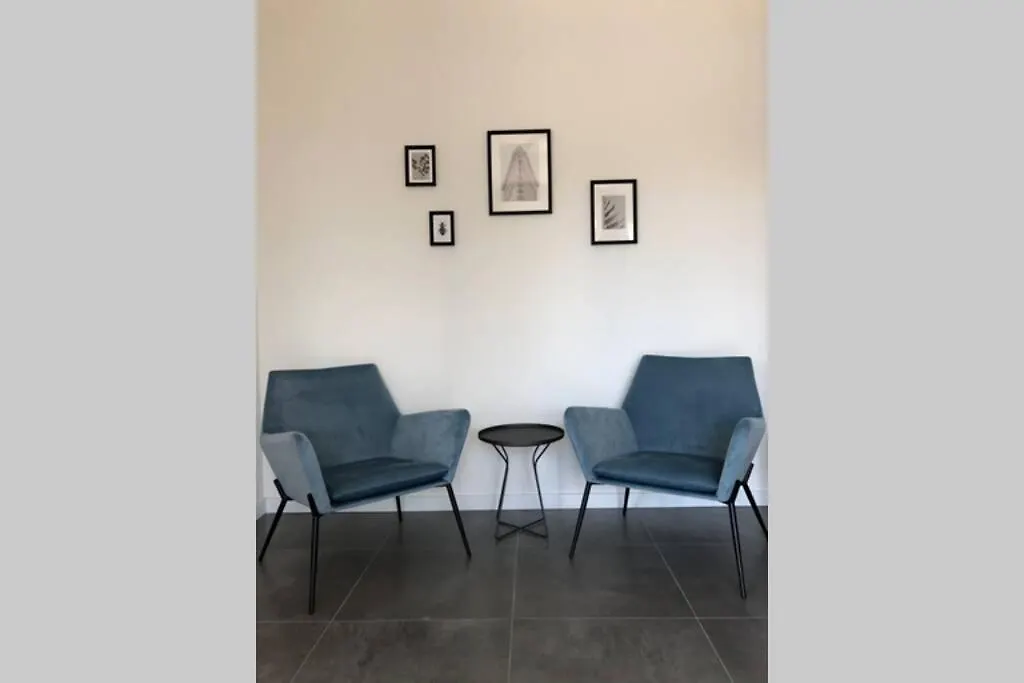 Appartement *Central Lakeside Apt*Swimming Pool & Free Parking Peschiera del Garda Italië